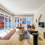Trendy Home In Heart Of City Heritage, Mtn Views